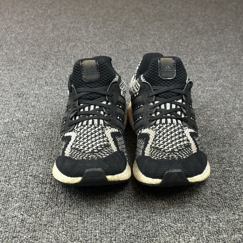 Adidas Ultraboost 5.0 DNA Womens Size 7 Black White Running Shoes FZ1850 - Picture 3 of 10